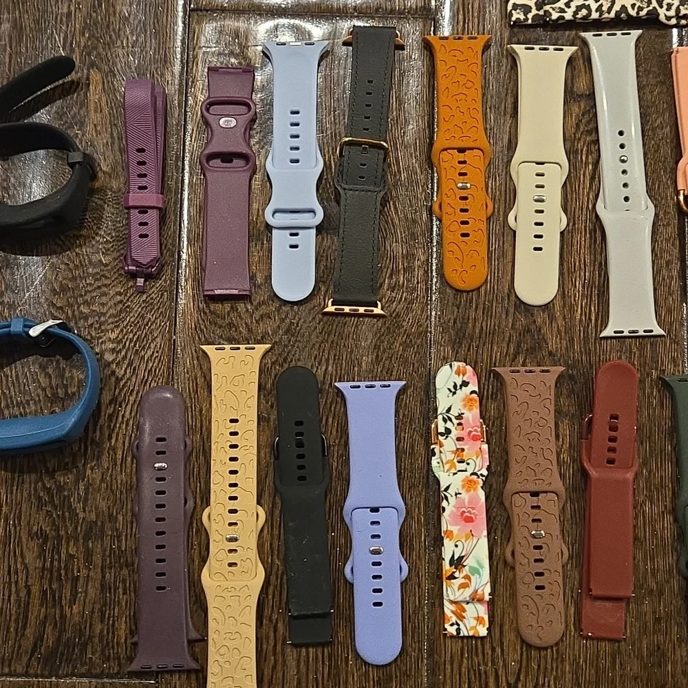25 Assorted Apple and Watch Bands